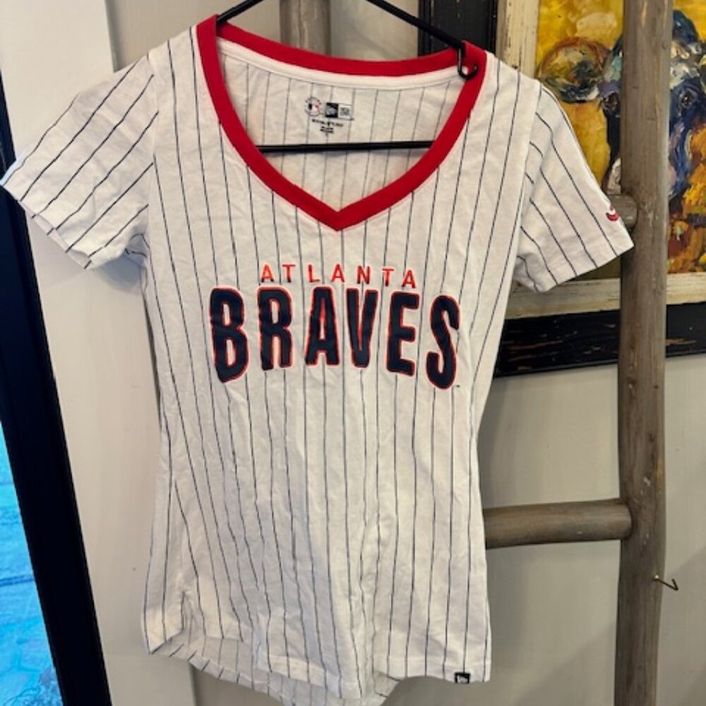 Atlanta Braves New Era Pinstripe V-Neck T-Shirt – Women’s Small